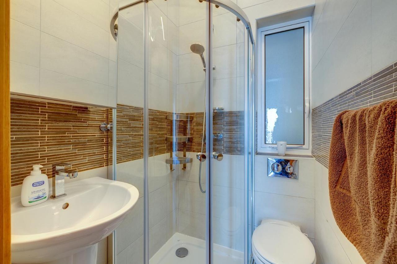 Prime Location Apartment With Side Seaviews Sliema Zewnętrze zdjęcie