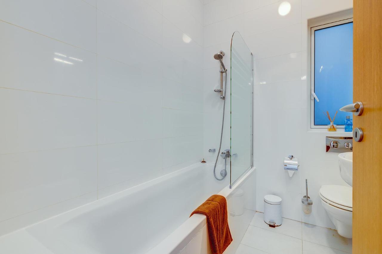 Prime Location Apartment With Side Seaviews Sliema Zewnętrze zdjęcie